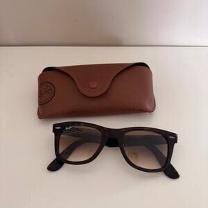 Ray-Ban Wayfarer Classic Tortoise Sunglasses with Case RB2140